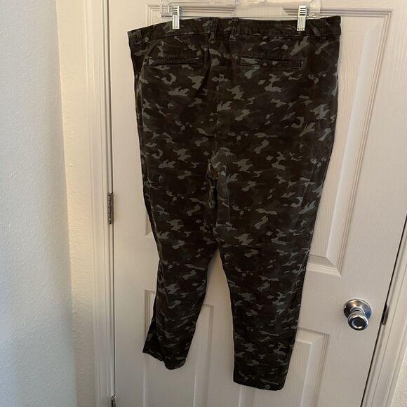 Lane Bryant Women’s Camouflage Pants tapered leg Size 20 - Picture 3 of 6